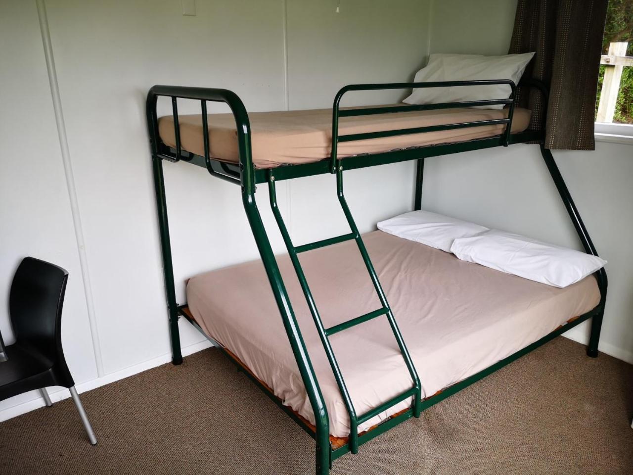 Fitzroy Beach Holiday Park 뉴플리머스 객실 사진