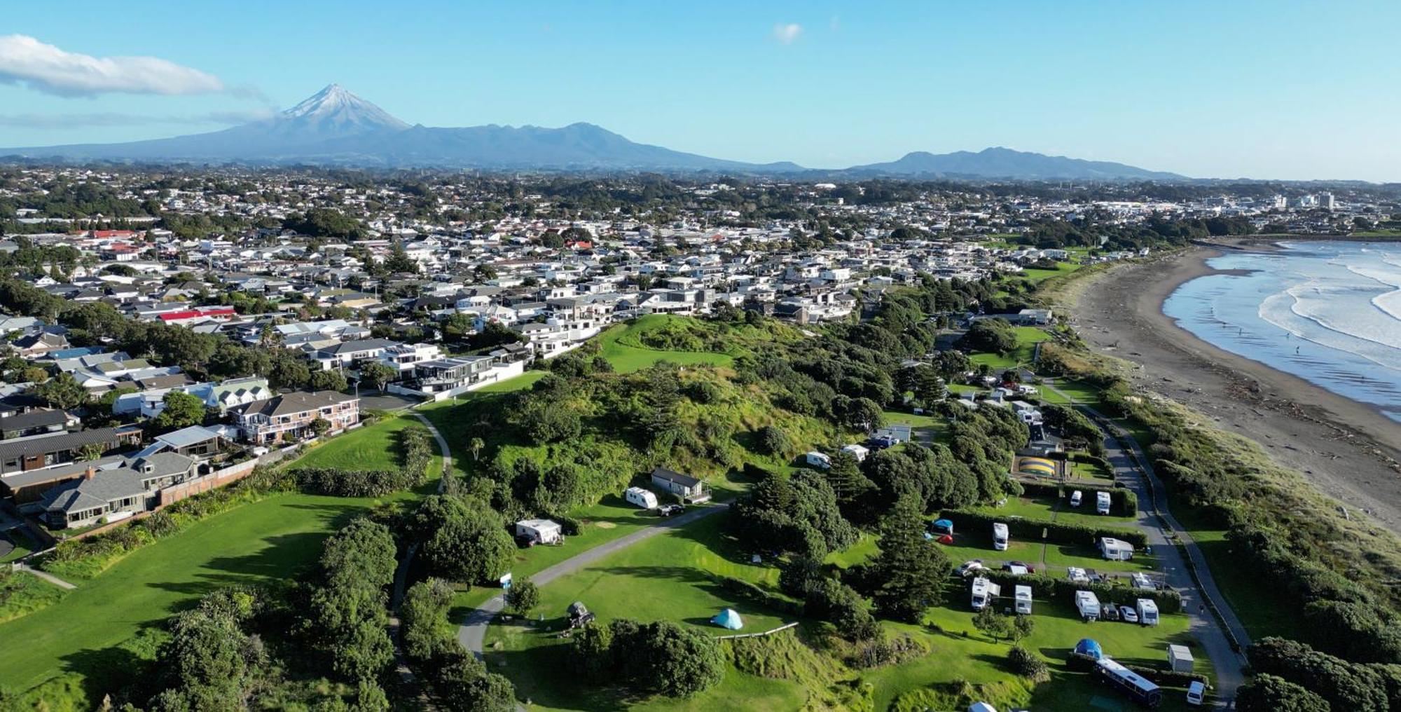Fitzroy Beach Holiday Park 뉴플리머스 외부 사진