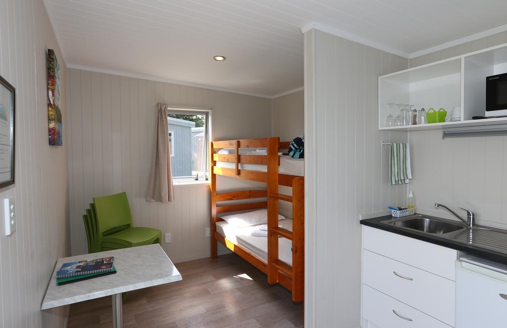 Fitzroy Beach Holiday Park 뉴플리머스 외부 사진