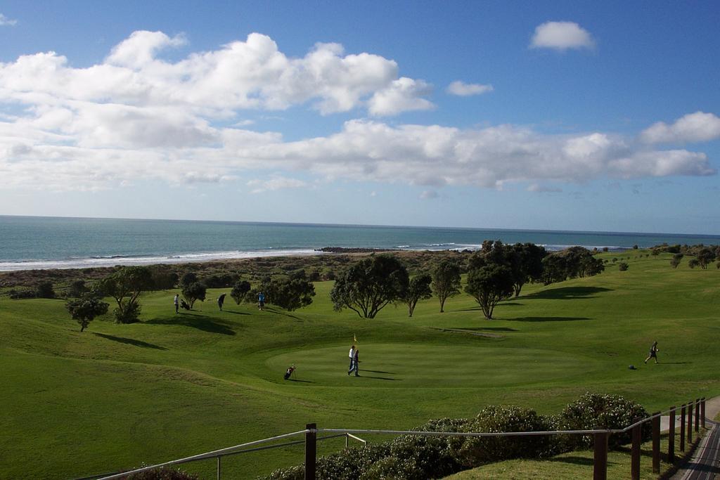 Fitzroy Beach Holiday Park 뉴플리머스 외부 사진