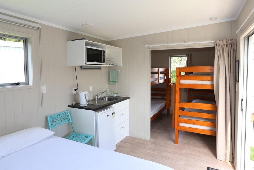 Fitzroy Beach Holiday Park 뉴플리머스 외부 사진