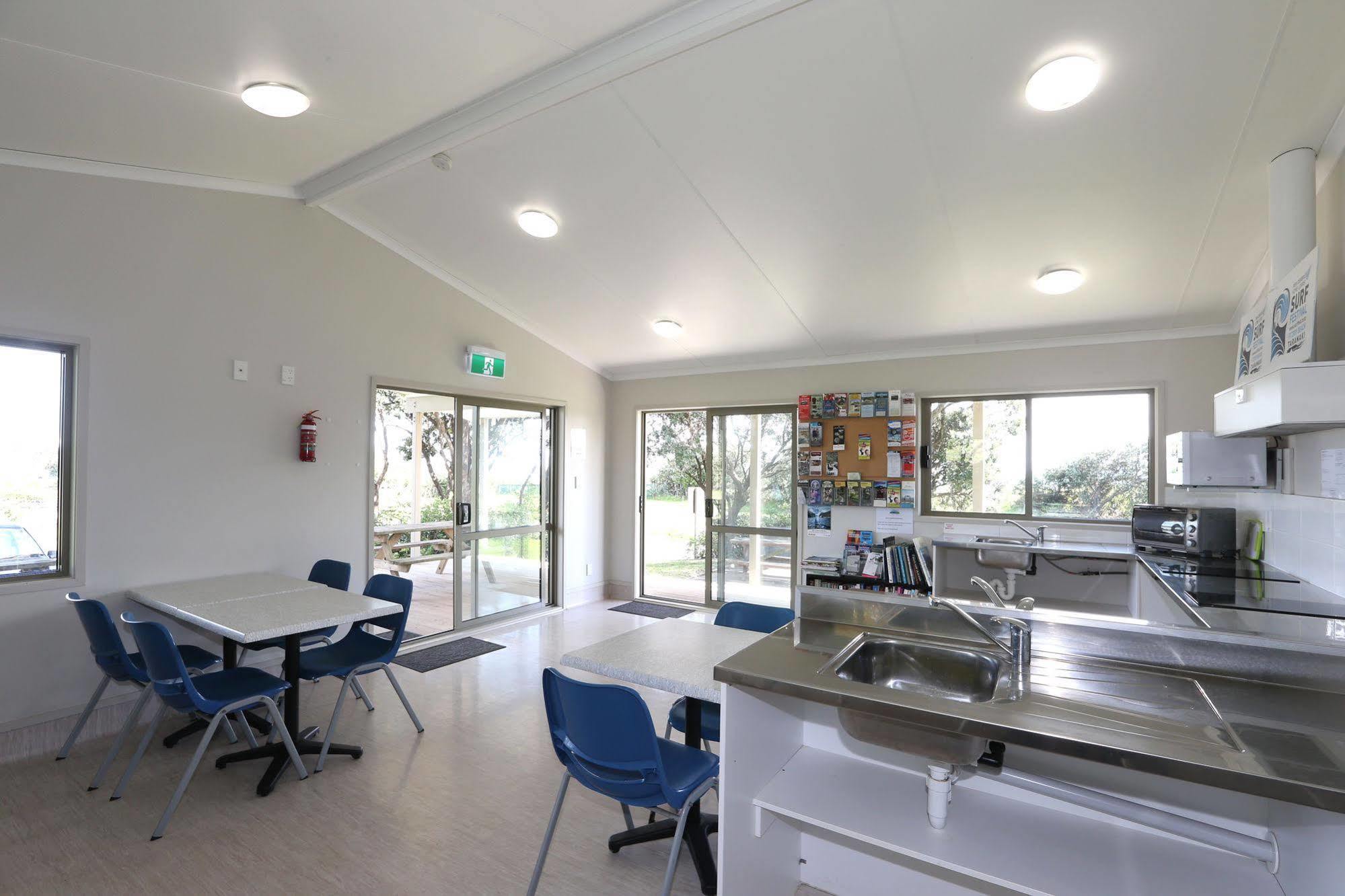 Fitzroy Beach Holiday Park 뉴플리머스 외부 사진