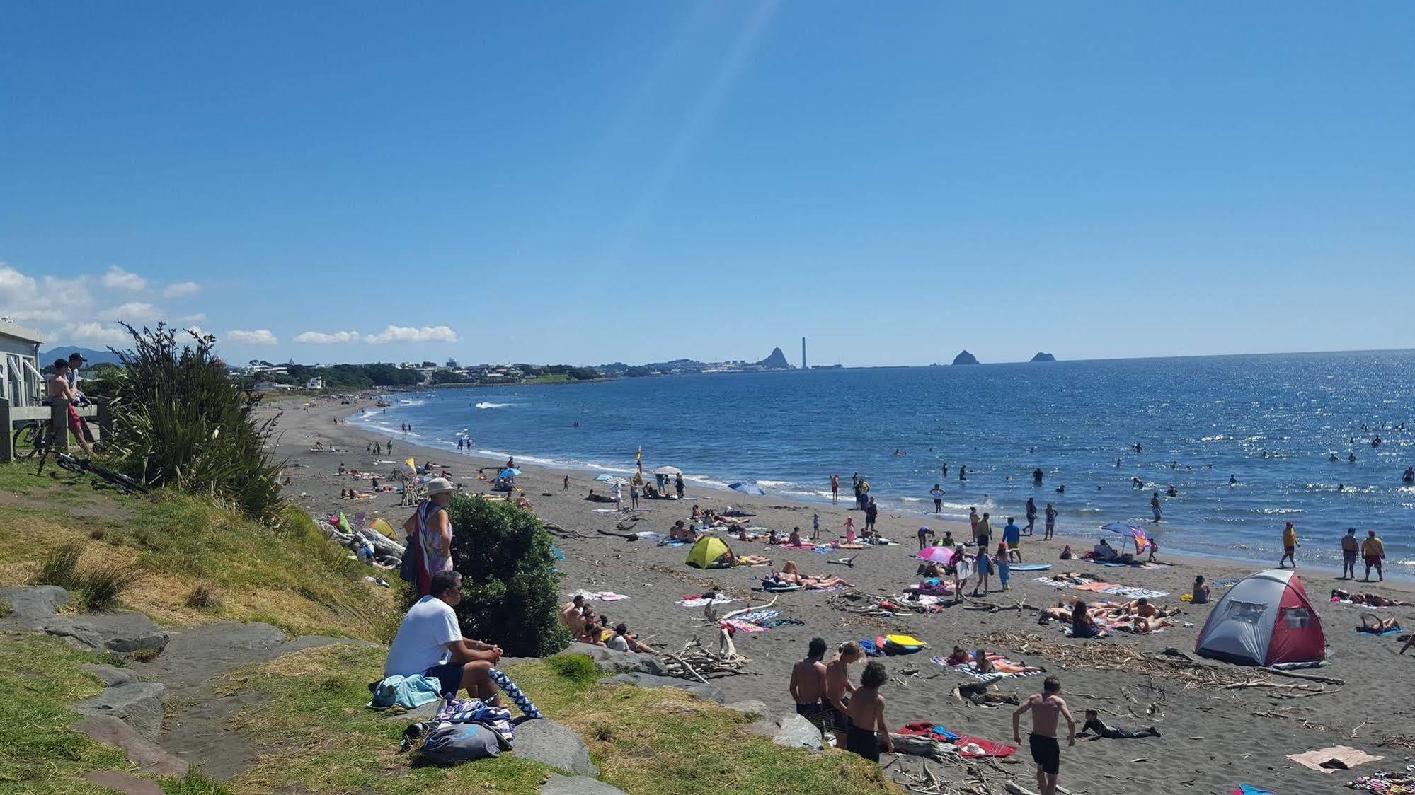Fitzroy Beach Holiday Park 뉴플리머스 외부 사진