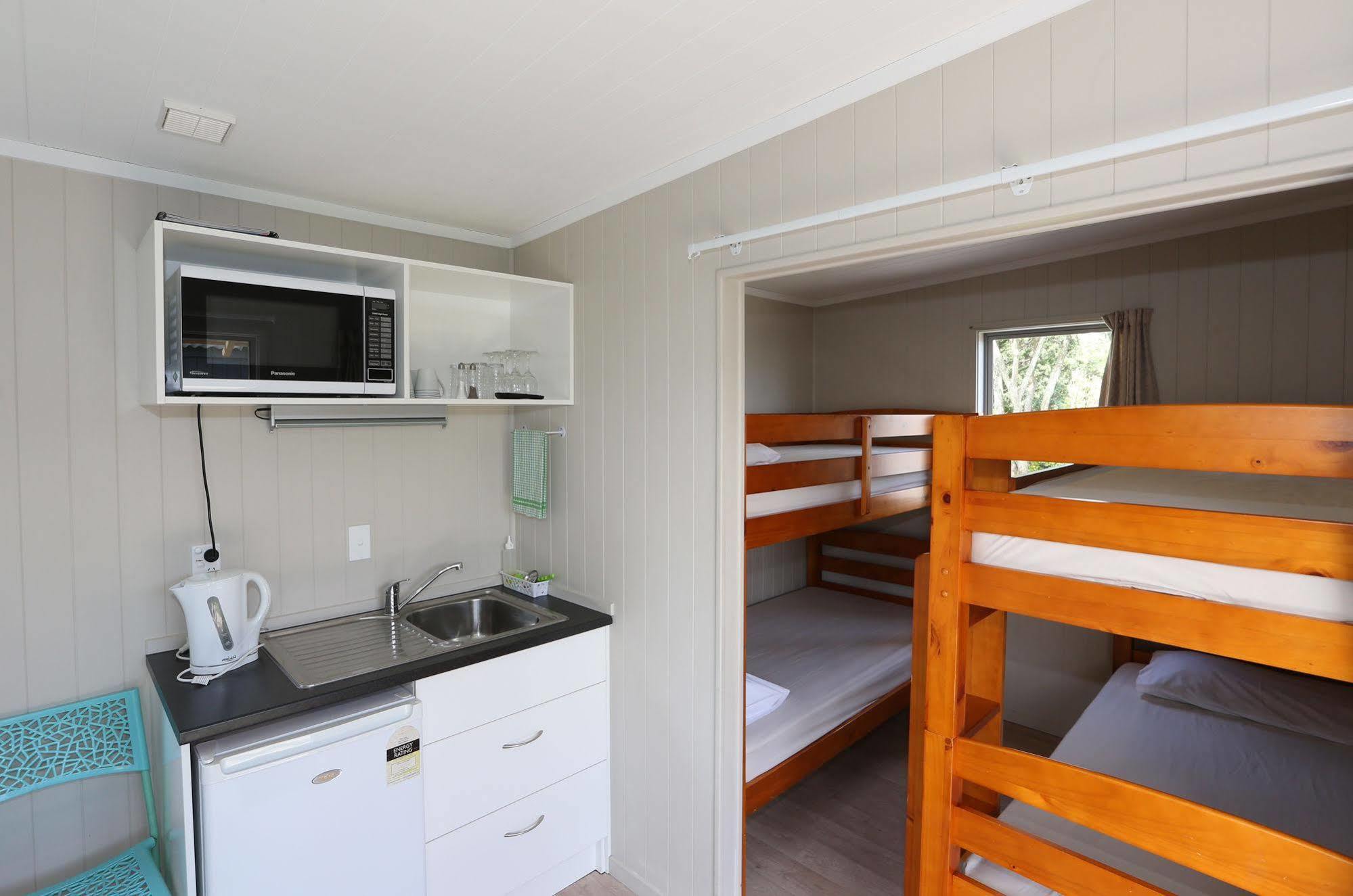 Fitzroy Beach Holiday Park 뉴플리머스 외부 사진